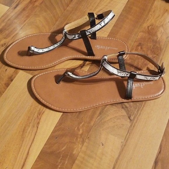 Charming Charlie Size 11 Thong Flat Sandals Shoes - Picture 2 of 5